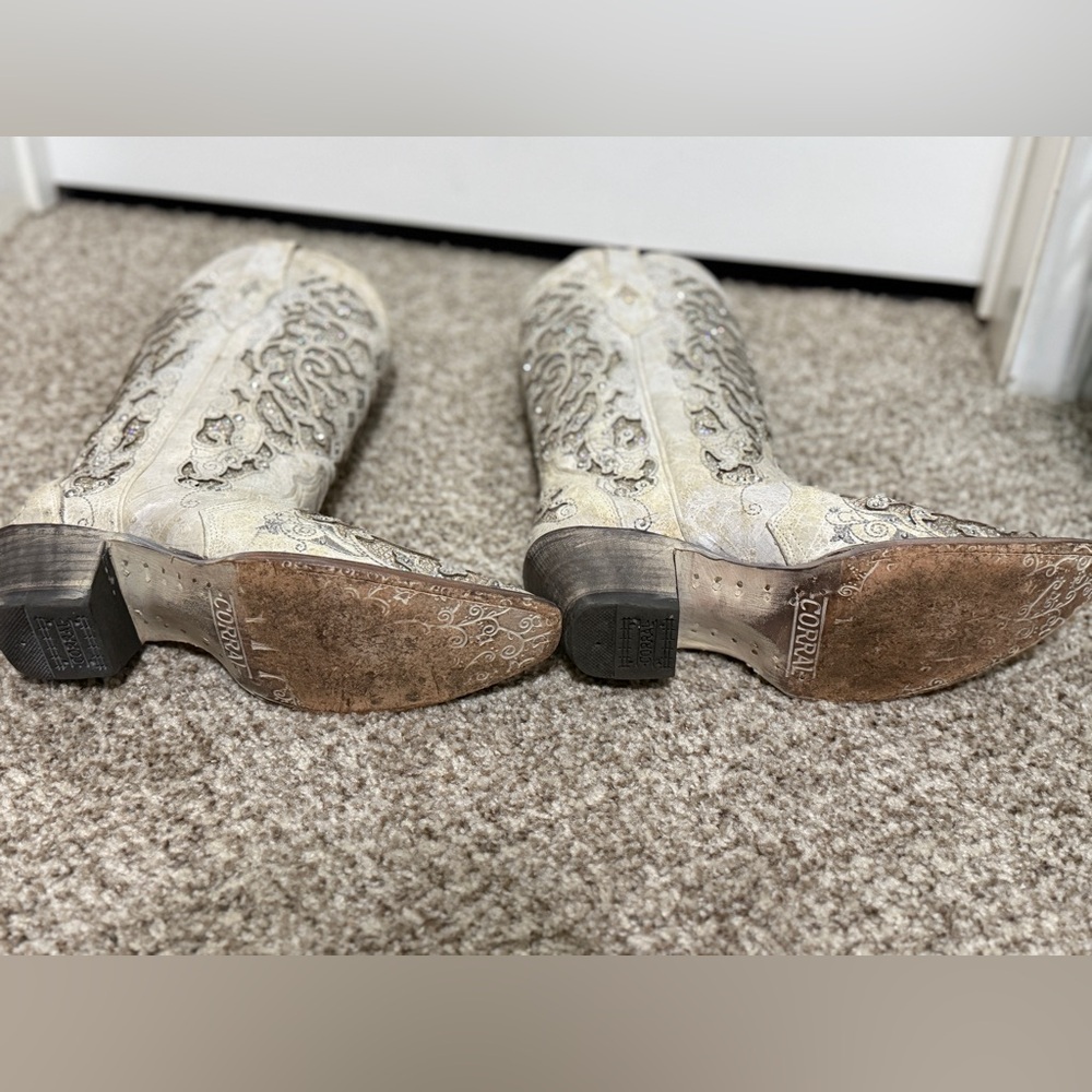 Corral Beige Embroidered Cowboy Boots - Picture 6 of 8